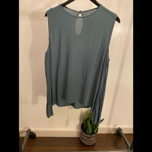 Cold should ruffle sleeve blouse